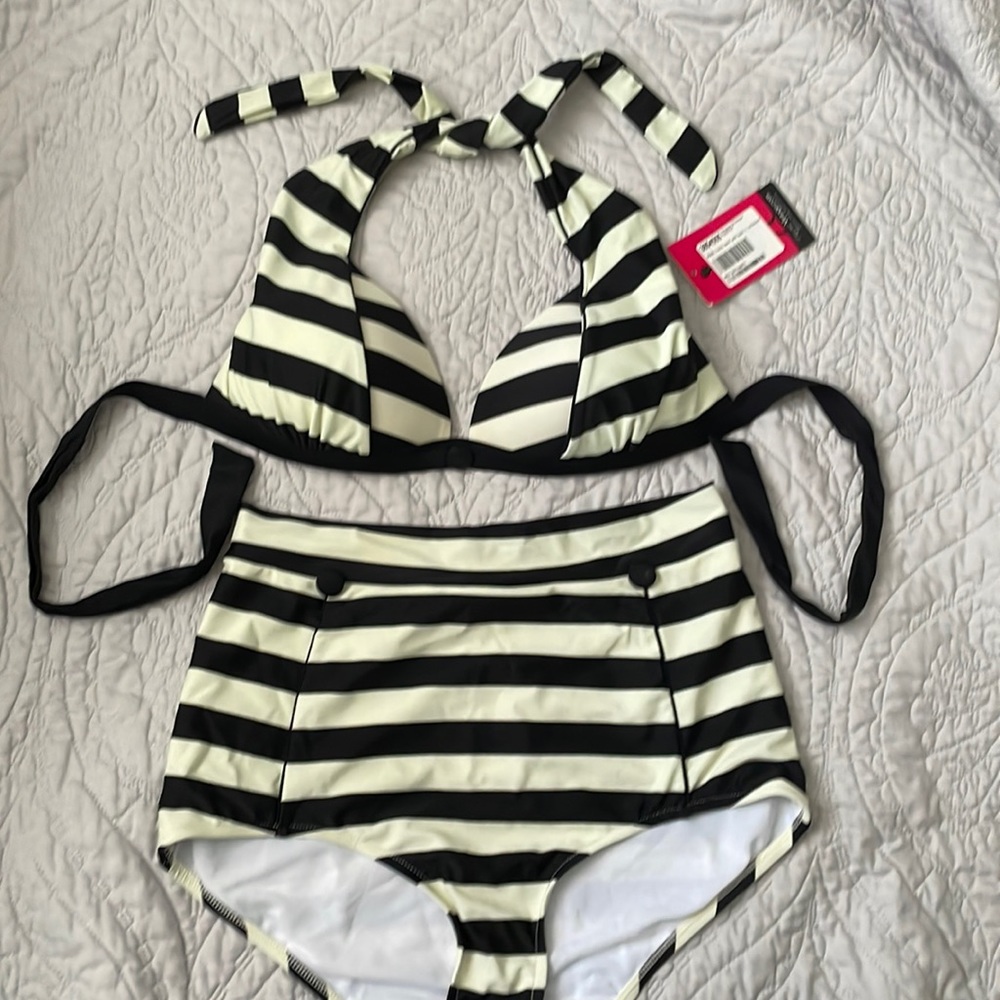 Unique Vintage two pice swimsuit new with tags size large